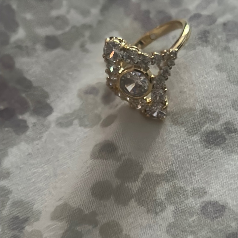 Elegant Gold and Silver Women's Ring